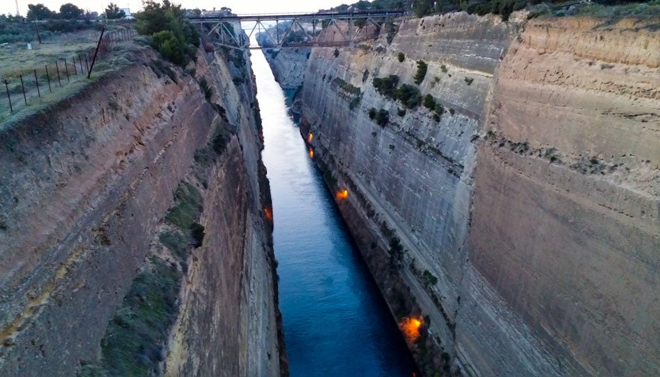 Ένα δέντρο της έσωσε τη ζωή – Θα κατέληγε στον Ισθμο! (εικόνες, βίντεο)